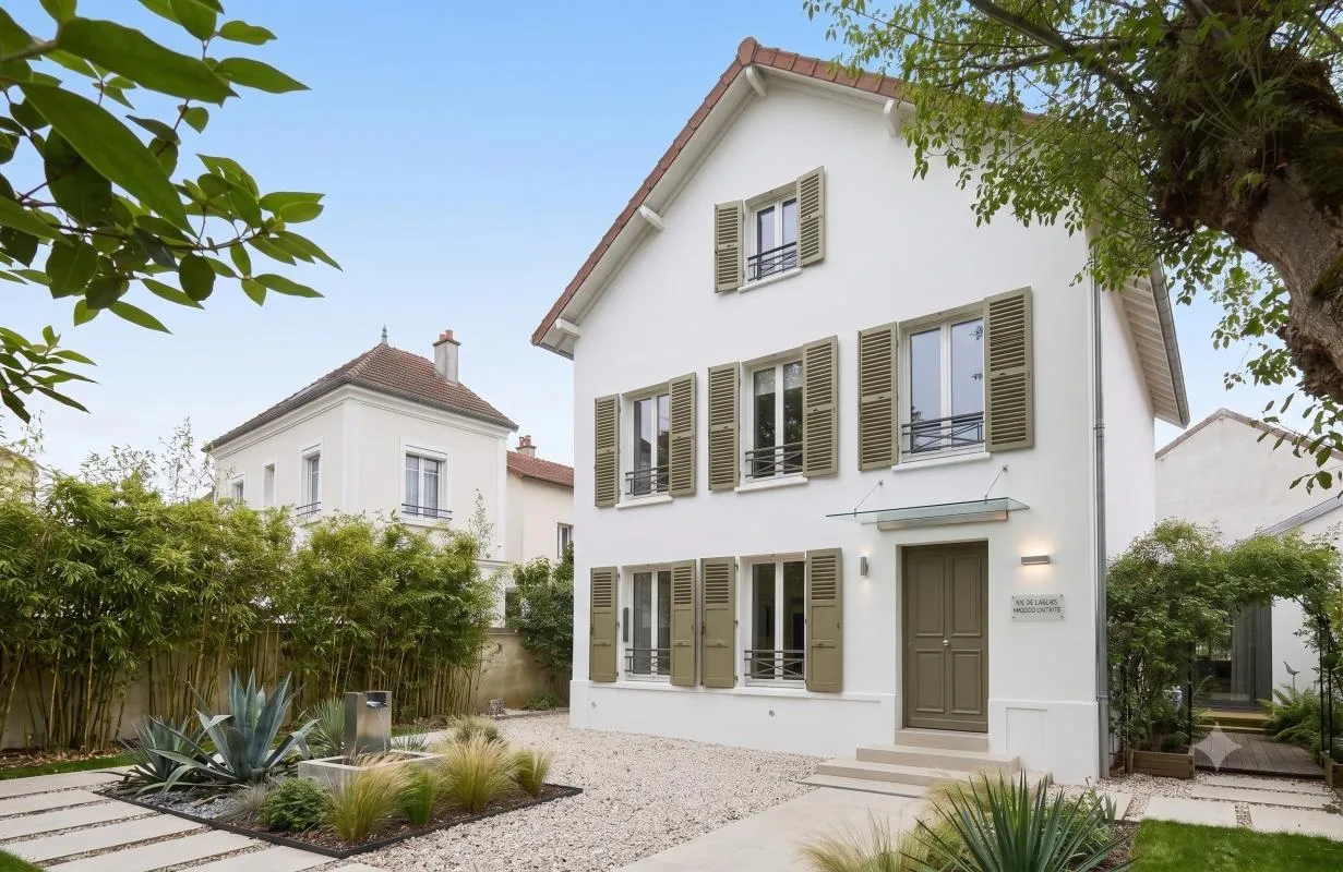 MAISON FAMILIALE 5 PIÈCES – JARDIN – À DEUX PAS DU CENTRE-VILLE ET DE LA GARE