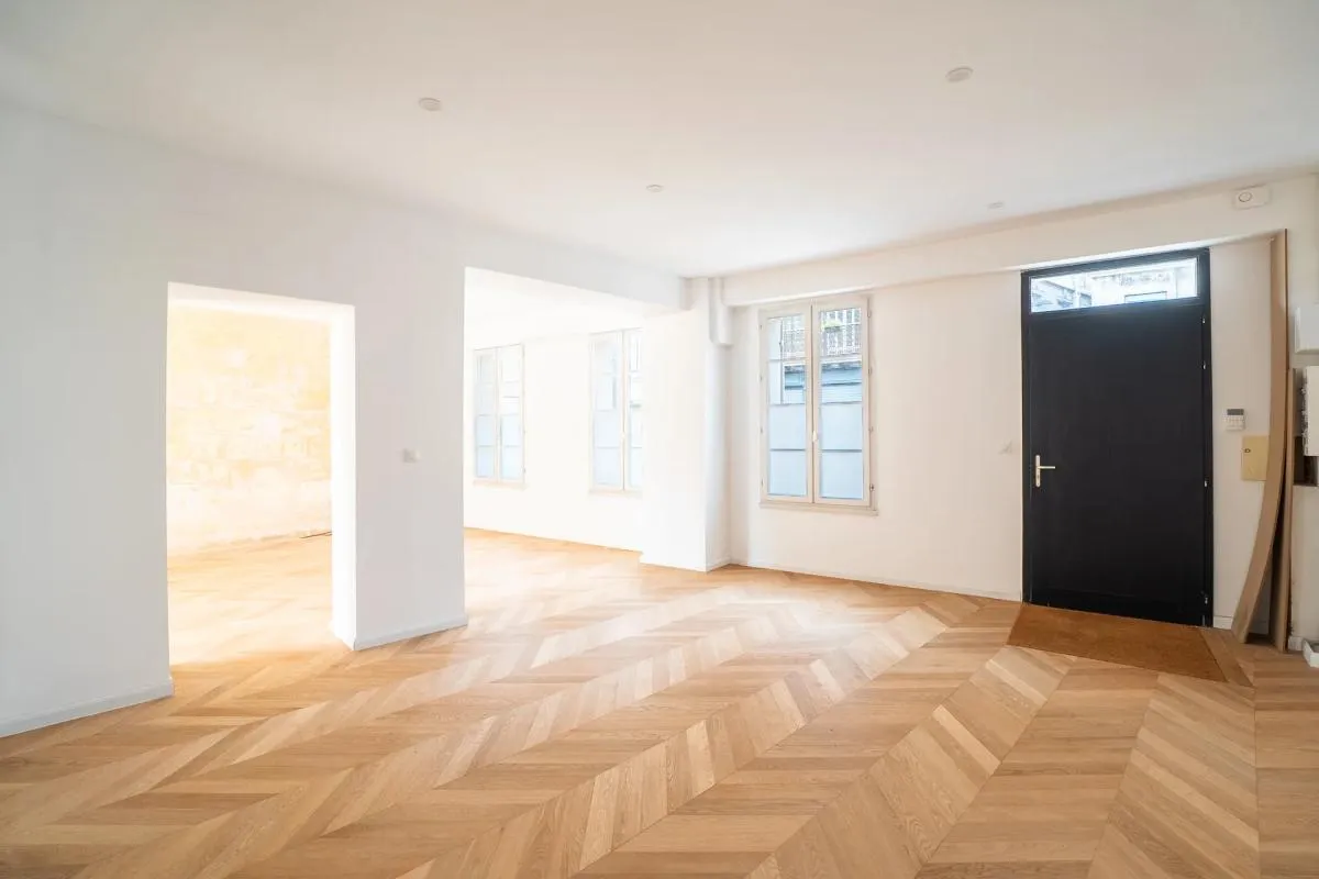 Ensemble immobilier avec maison et commercialité à Bordeaux