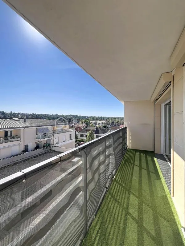 🔥 EXCLUSIVITÉ – DERNIER ÉTAGE AVEC ASCENSEUR, BALCON & PARKING ! LE COUP DE CŒUR EST AU RENDEZ-VOUS !