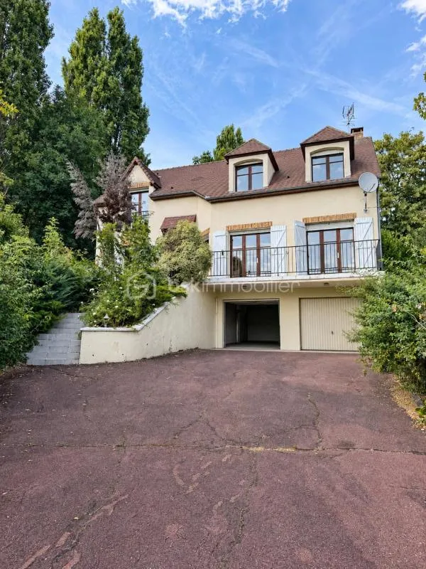 Maison 167 m² avec 4 chambres, sous-sol total et terrain arboré — Saint-Leu-la-Forêt