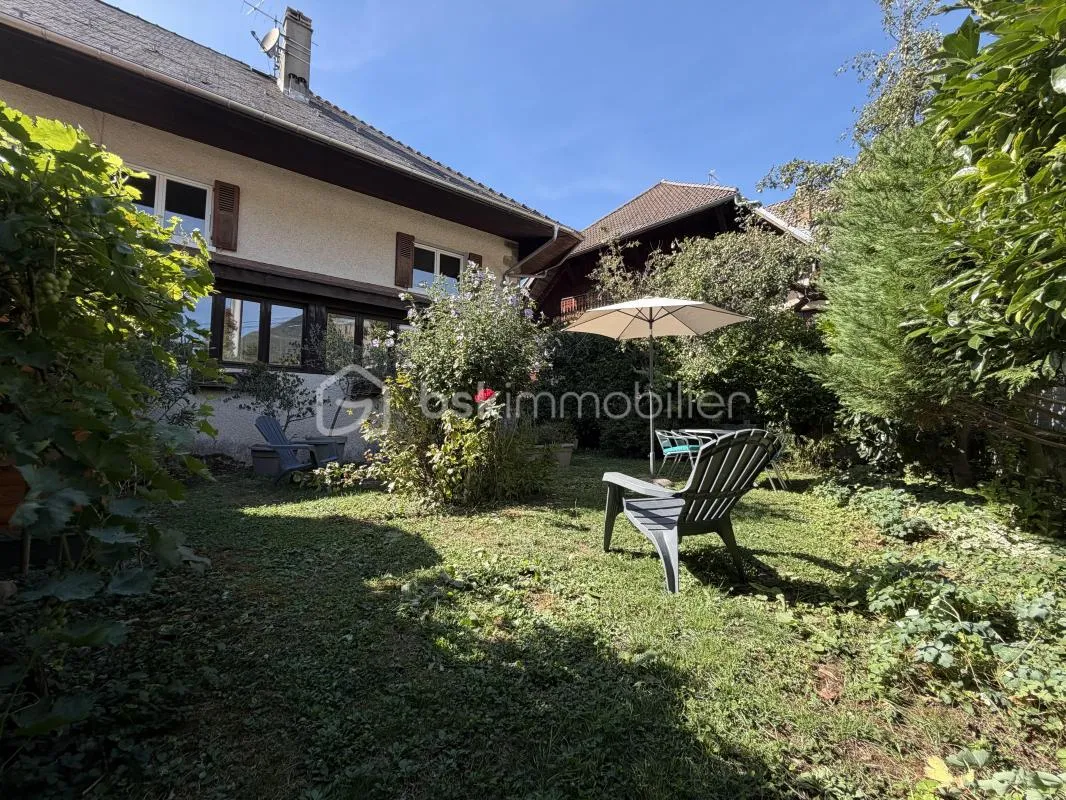 EXCLUSIVITÉ ! DOUSSARD MAISON DE 196 m² À FORT POTENTIEL ENTRE LAC ET MONTAGNES
