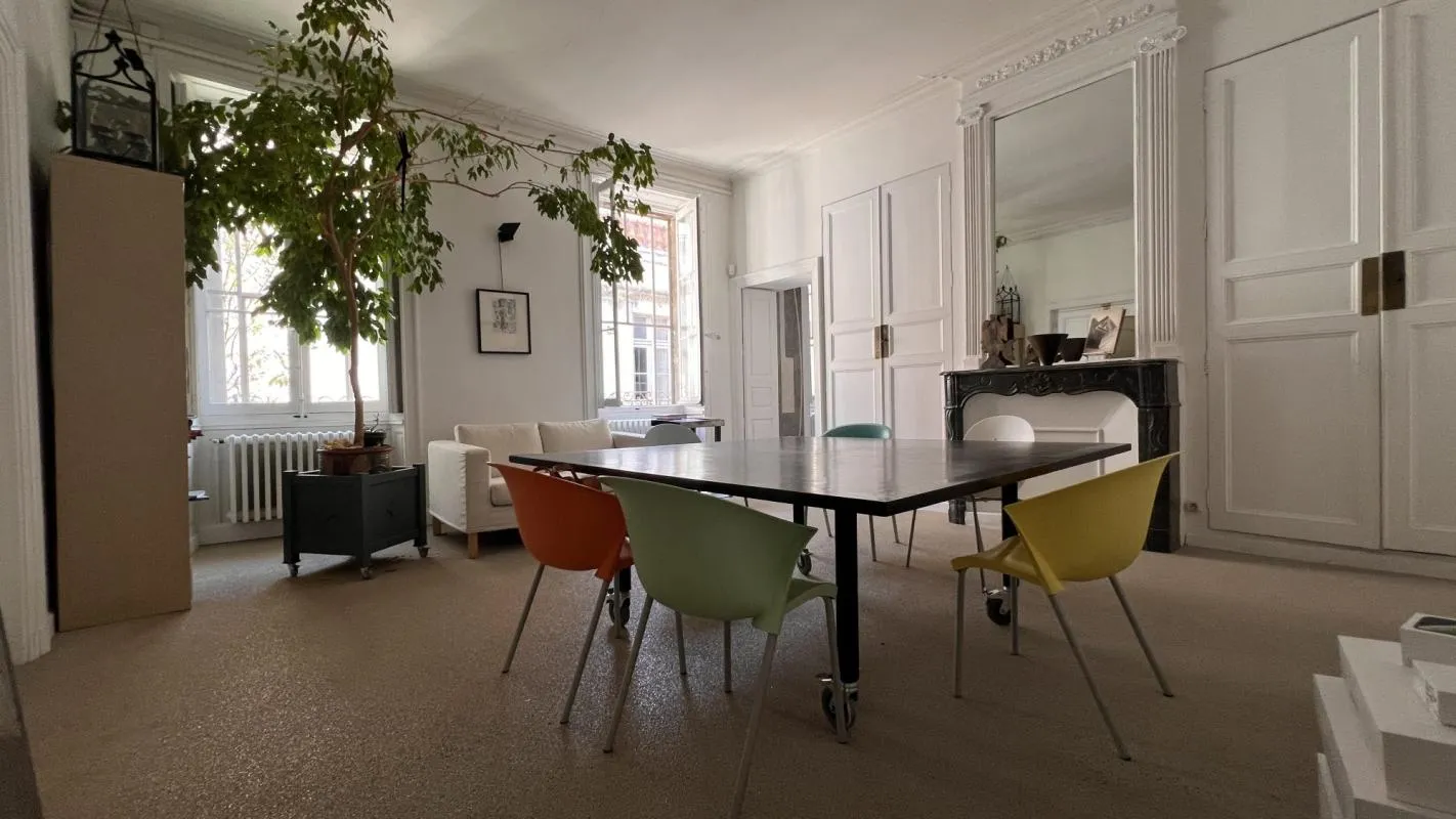 RUE J.VERNET BUREAUX OU HABITATION