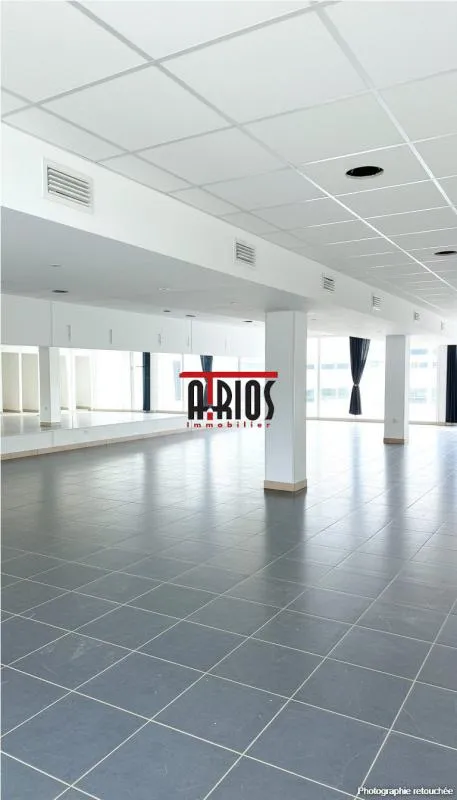 LOCAL COMMERCIAL EN PLEIN CENTRE VILLE DE 430m²+ 12 PLACES DE P