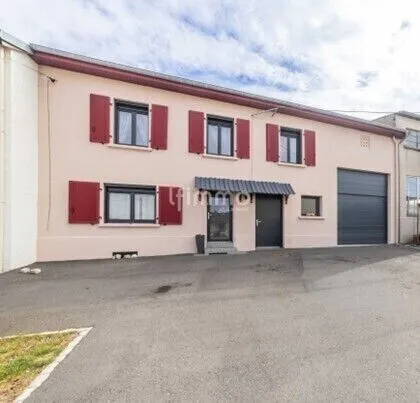Chaleureuse Maison, dotée de belles dépendances proche de Morhan