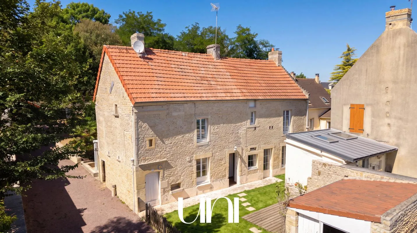 Maison 4 pièces de 115 m2 en pierre - Douvres-la-Délivrande