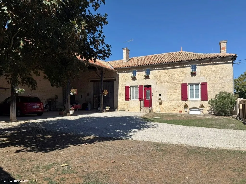 Maison En Pierre Rénovée Avec 4 Chambres