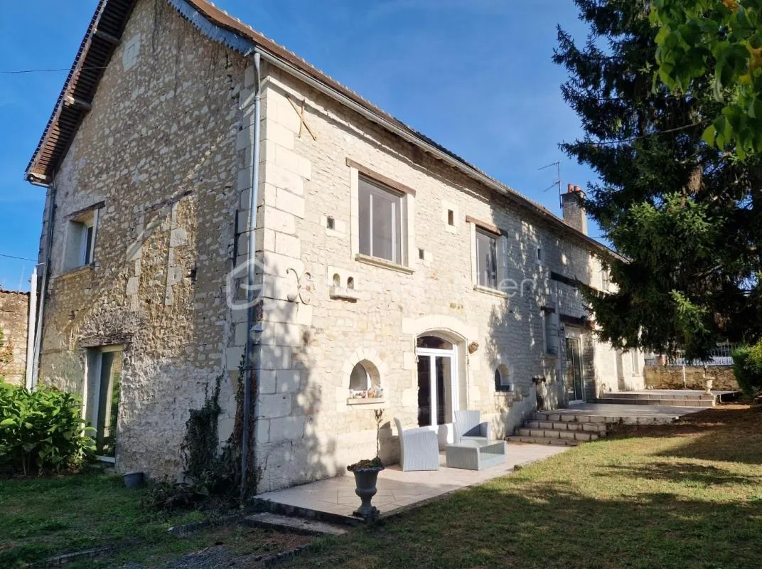 Opportunité : Maison en pierre au cœur de la campagne de Châtellerault