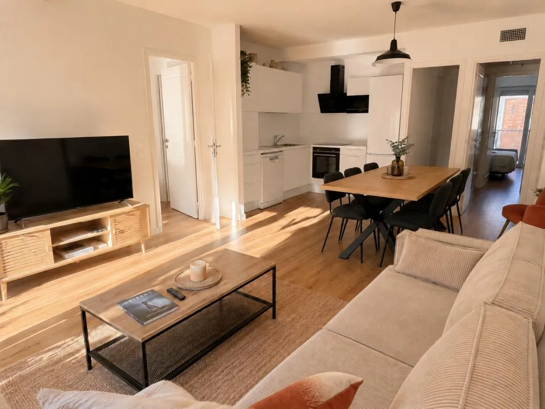 * T4 LUMINEUX AVEC TERRASSE AUX CHARTRONS *