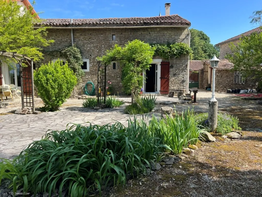 Charmante Maison en Pierre dans un Village Tranquille – Idéale comme Résidence Secondaire