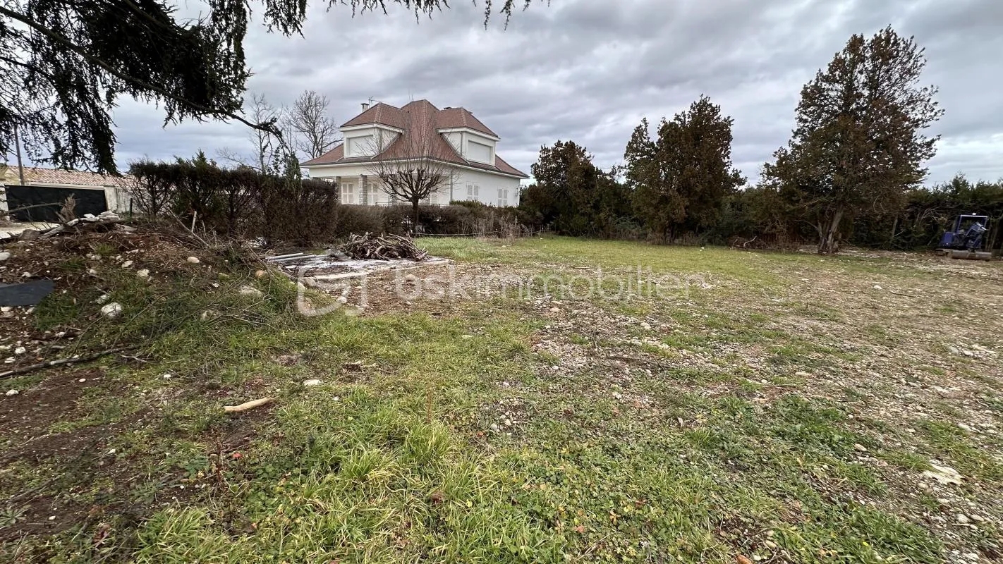 MOURS SAINT EUSEBE - Terrain constructible 830 m²