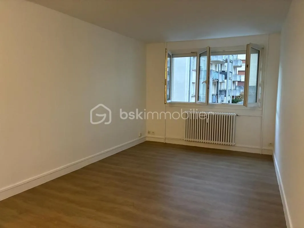 CHARTRES GARE – STUDIO 23 m² RÉNOVÉ – CALME ABSOLU – SANS TRAVAUX