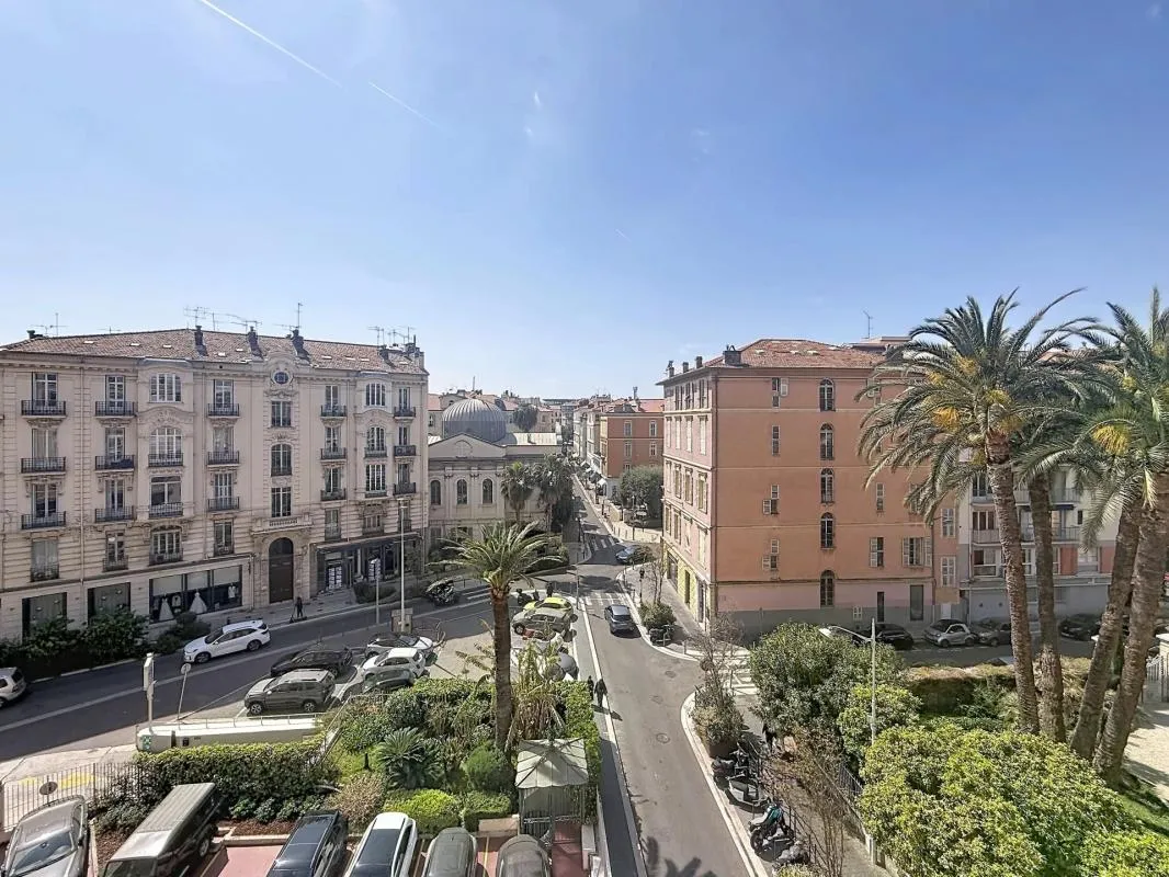 Nice - Carré d'Or - Hyper centre | 3 pièces de 80m² en étage élevé avec terrasse et triple exposition