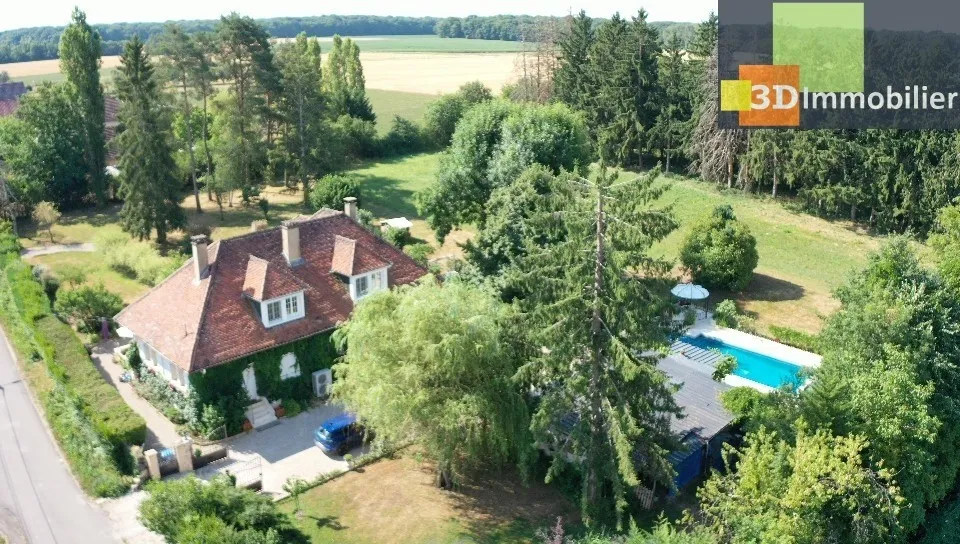 Dole à 15 mns, Lons à 20mns vends superbe propriété au calme de 8 pièces, 290m², dépendances, piscine sur 10000m² de terrain plat