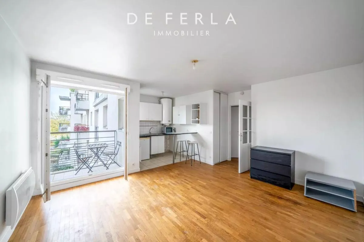 Studio en étage élevé avec balcon - Le Plessis Robinson