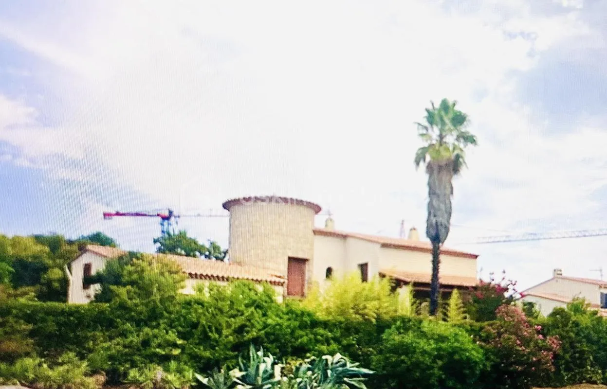 Belle villa de caractère en plein centre-ville de Juvignac