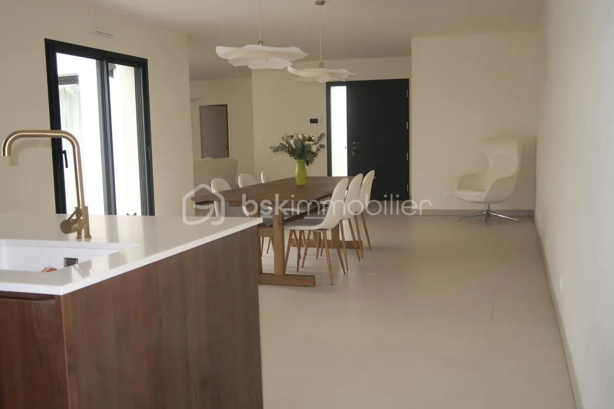 NIORT – SAINTE-PEZENNE | MAISON CONTEMPORAINE 2025 – 140 M² – 3 CHAMBRES – DPE A