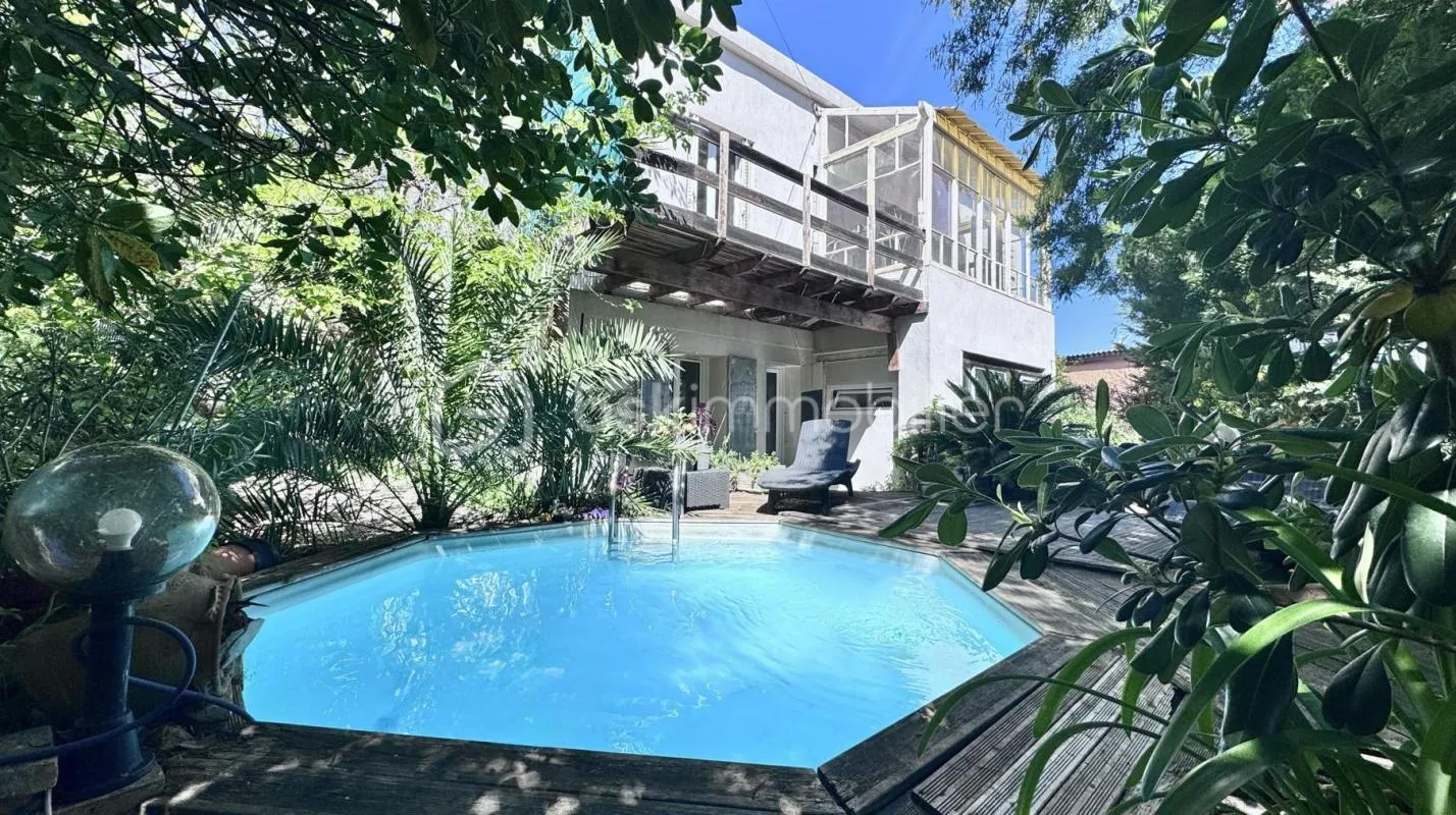 ACHAT d'une Maison de caractère rénovée 179 m² 4 chambres Terrain arboré avec piscine à Toulon