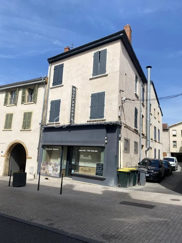 LOCAL COMMERCIAL COEUR DU BOURG EN PARFAIT ETAT LOUE