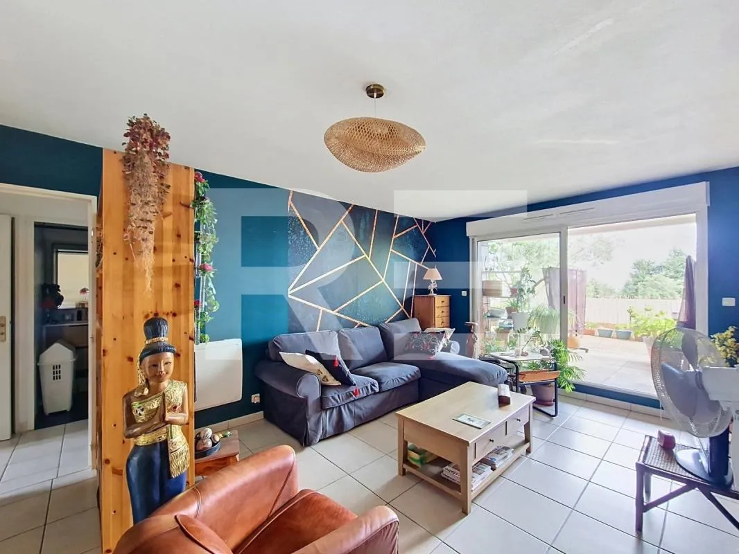 APPT 3 PIECES, TERRASSE, JARDIN, 1 PARKING COUVERT, PISCINE