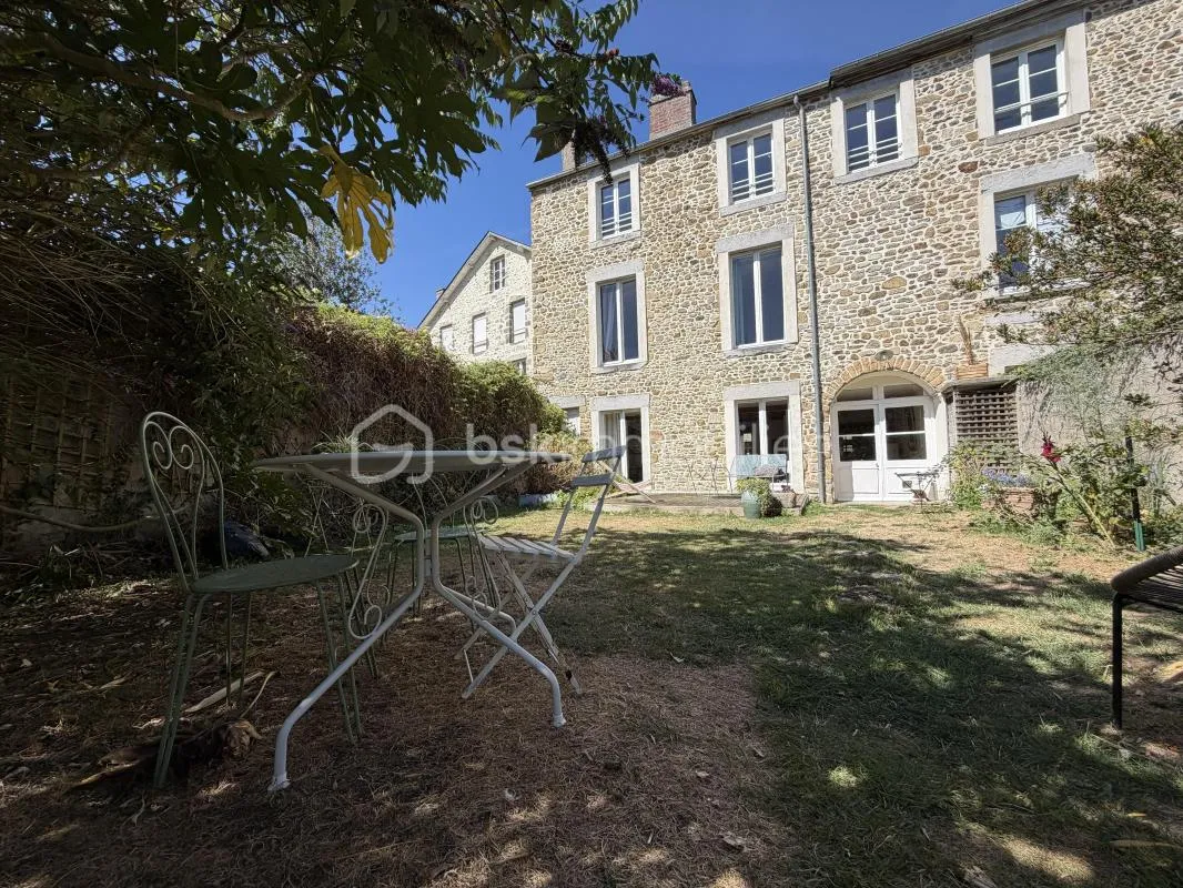 À VENDRE – Grande maison familiale d’environ 245 m² à Coutances