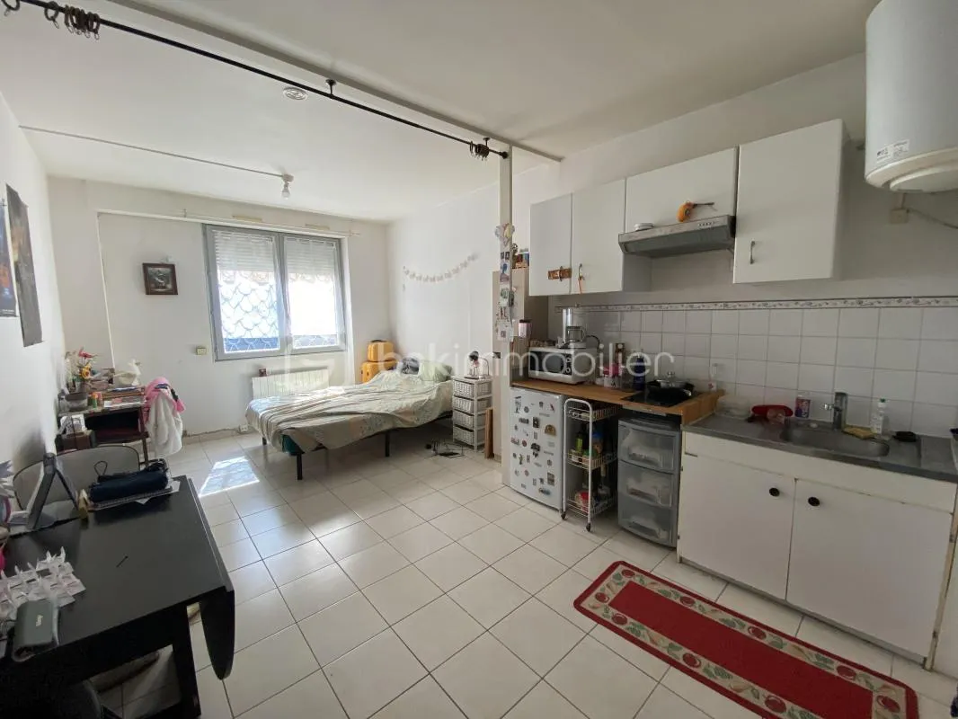 INVESTISSEUR T1 LOUE CHARPENNES DANS UNE RUE CALME