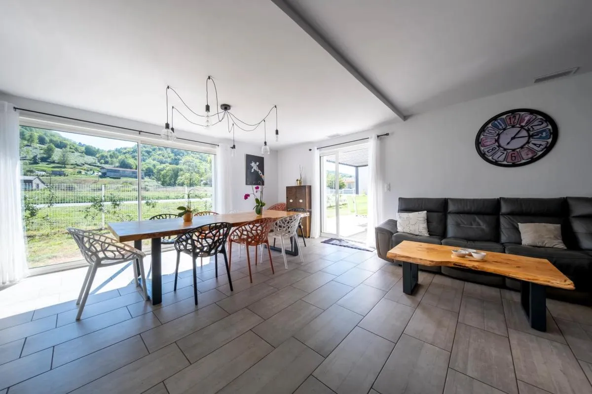 LA BASTIDE-DE-SÉROU – Villa d'environ 157 m², 4 chambres, DPE B, photovoltaïque et vue dégagée