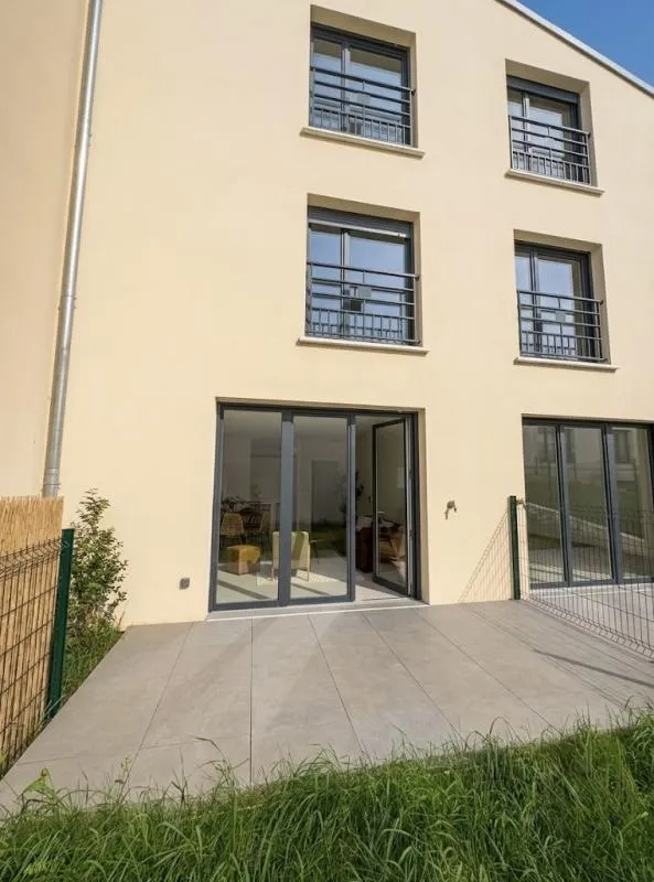 MAGNIFIQUE TRIPLEX DE 120M2 AVEC JARDIN