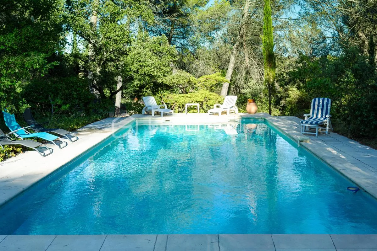 Propriété au pied du Luberon, 220 m² habitables, 6 chambres