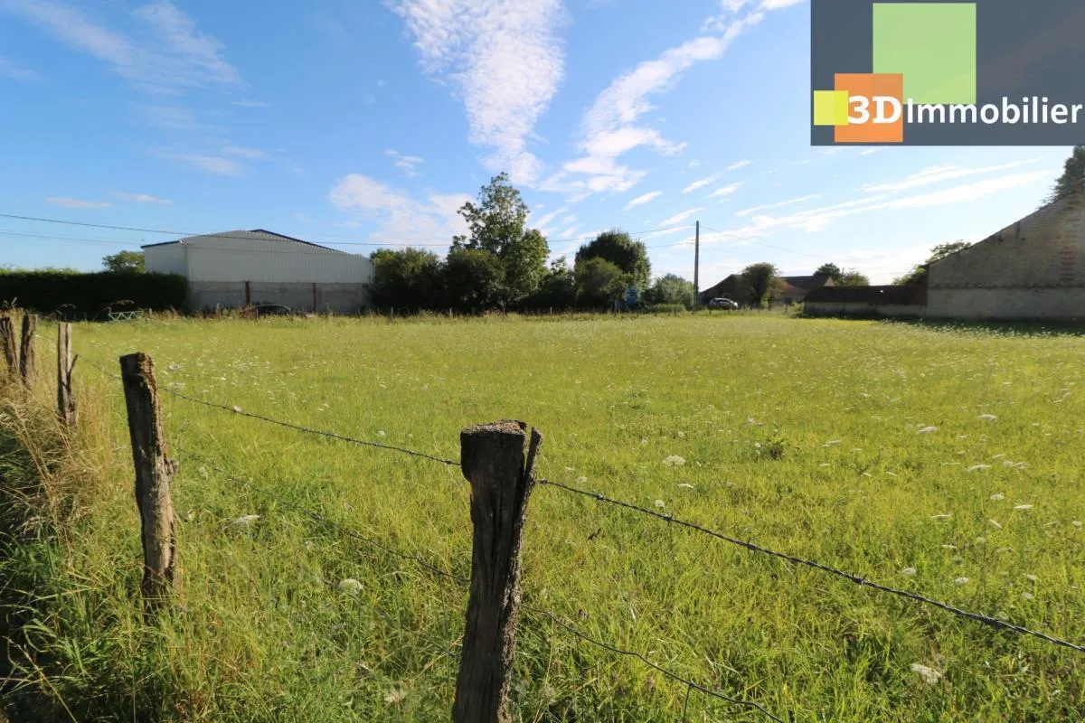 Secteur Chaussin dans village calme, vends belle parcelle de 1742m² avec électricité, eau, téléphone, fibre et assainissement collectif à proximité
