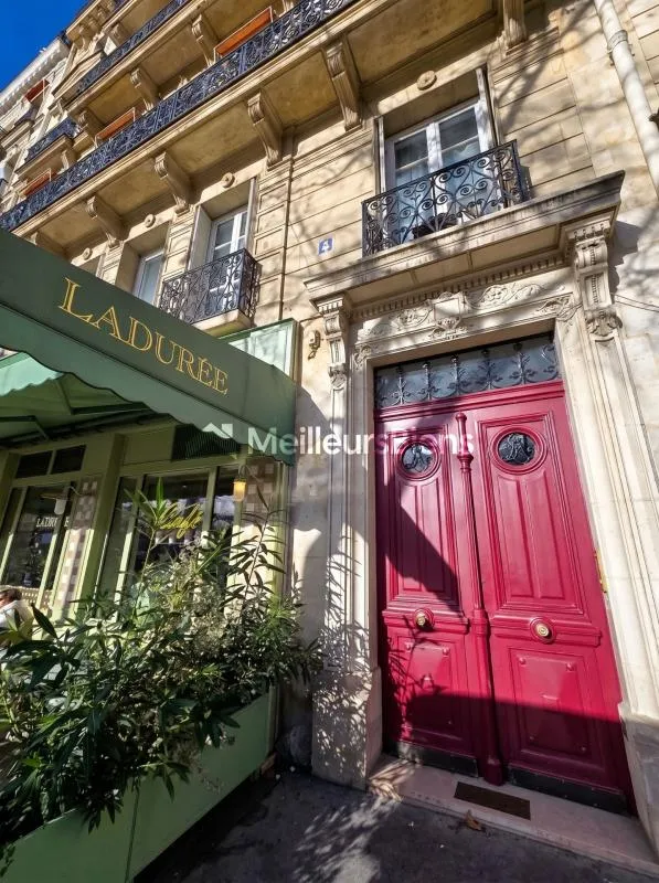 Exceptionnel Appartement F4 traversant face aux jardins du Luxembourg disposant de 3 chambres