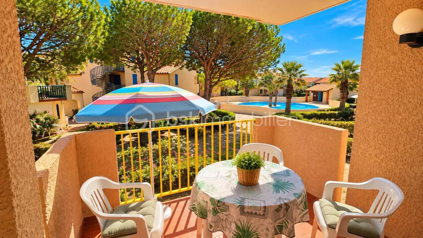 EXCLUSIF – Chaleureux 3 pièces naturiste, 1er étage, sublime vue piscine, 50m de la mer !