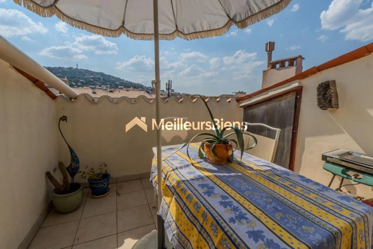 Appartement atypique sous les toits avec terrasse en coeur de ville de Sète
