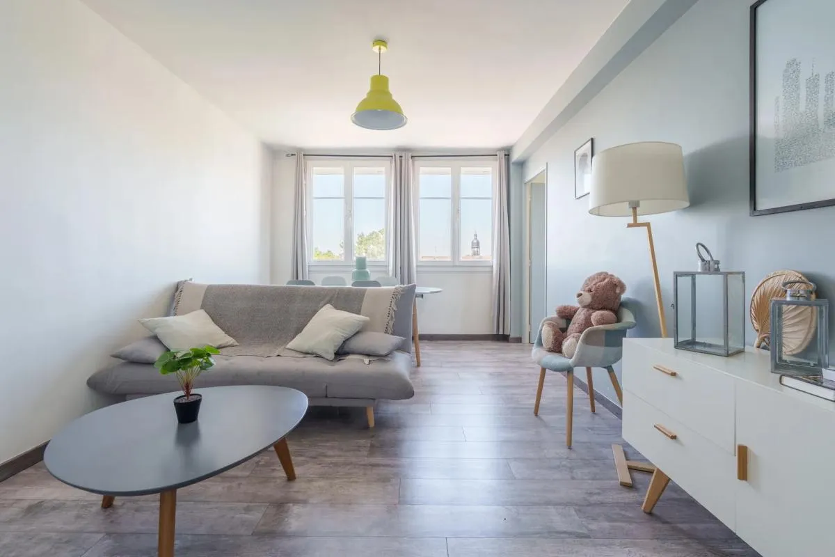 TROYES – Appartement T5 de 83,41 m² – 4 chambres – Ascenseur