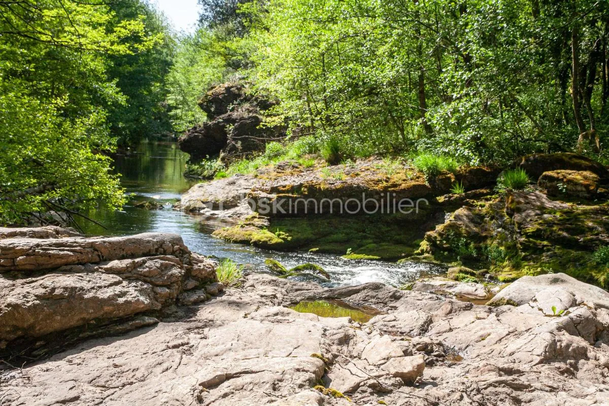 RARE À LARGENTIÈRE – MAISON RÉNOVÉE AVEC ACCÈS PRIVATIF À LA RIVIÈRE