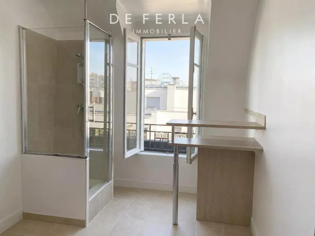 Studio en dernier étage avec ascenseur