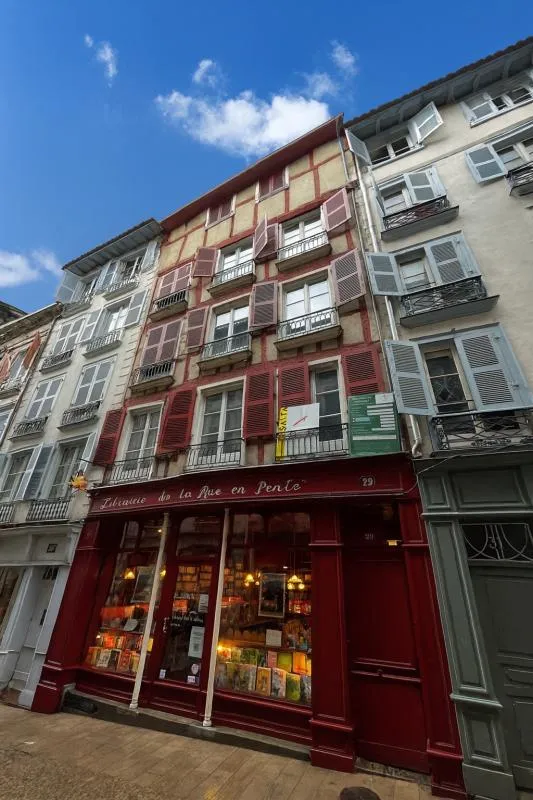 Local commercial loué 96 m² Grand Bayonne 280 000 €