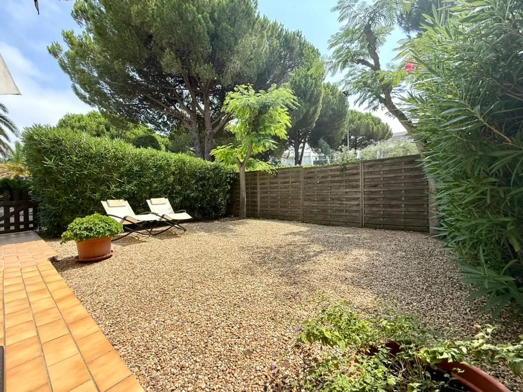 2 pièces cabine avec parking et 80m2 de jardin