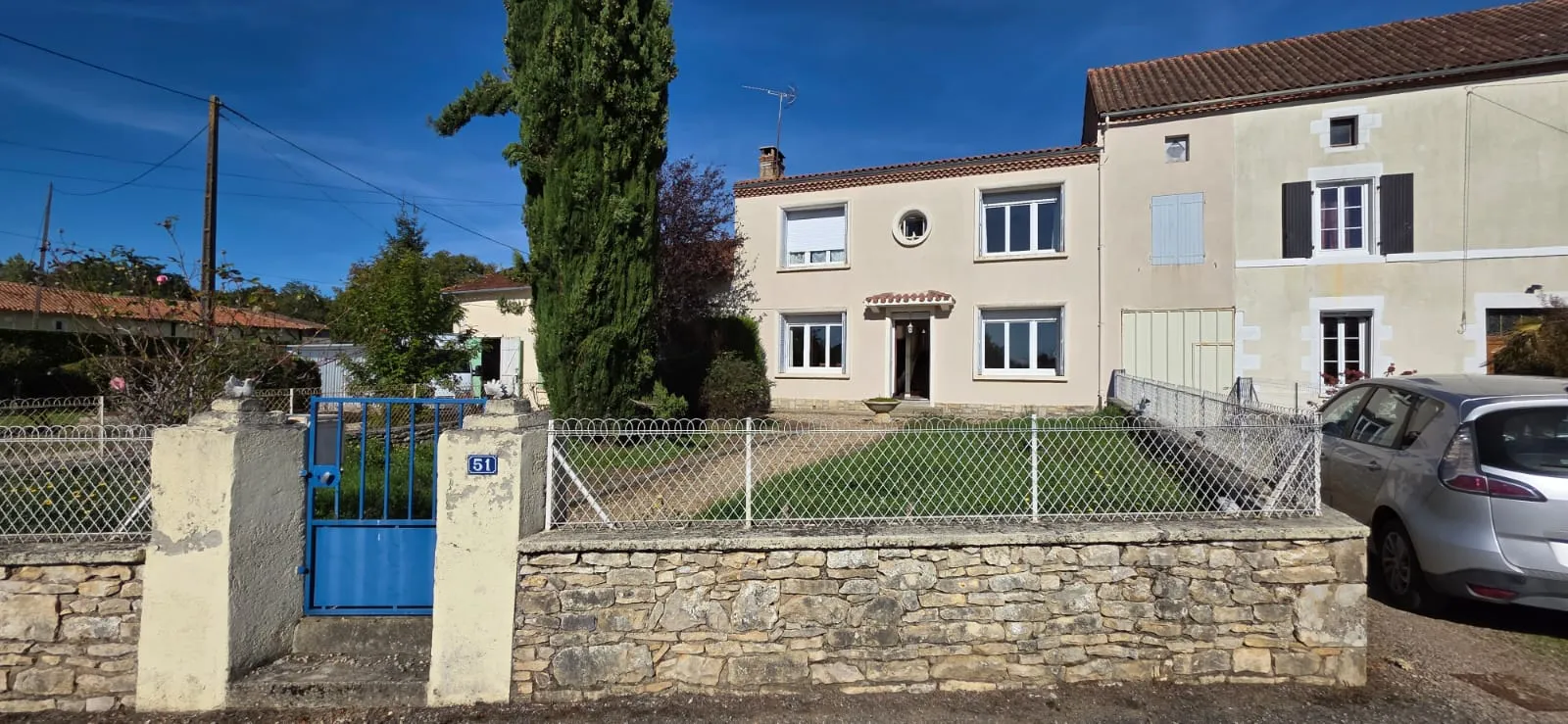 Maison 105 m² à Pleuville - 4 Chambres