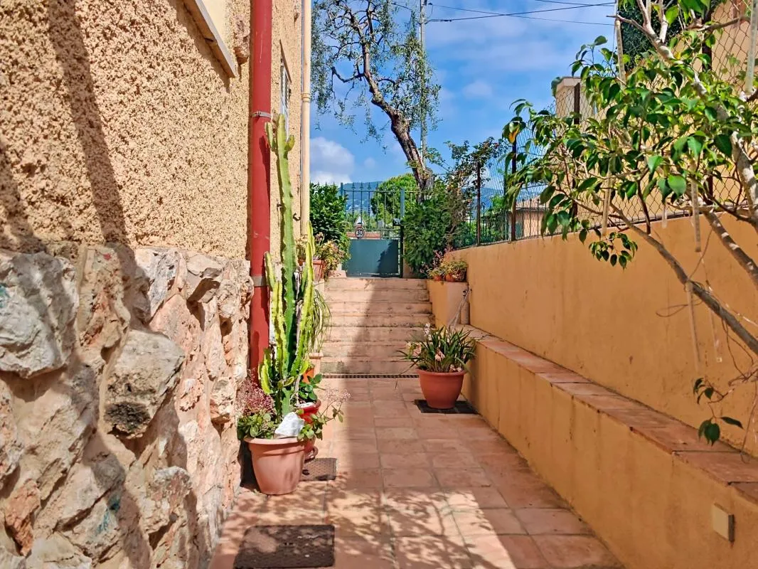 ST JEAN CAP-FERRAT-VILLAGE 3 PIECES/DUPLEX/LOFT TERRASSE GARAGE EN SUS