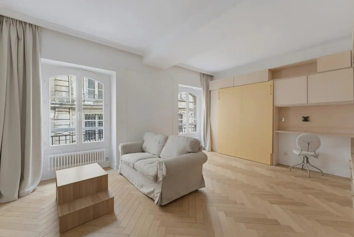 BORDEAUX - STUDIO 30 m² - RUE AUSONE - ELEGANCE et EMPLACEMENT EXCEPTIONNEL