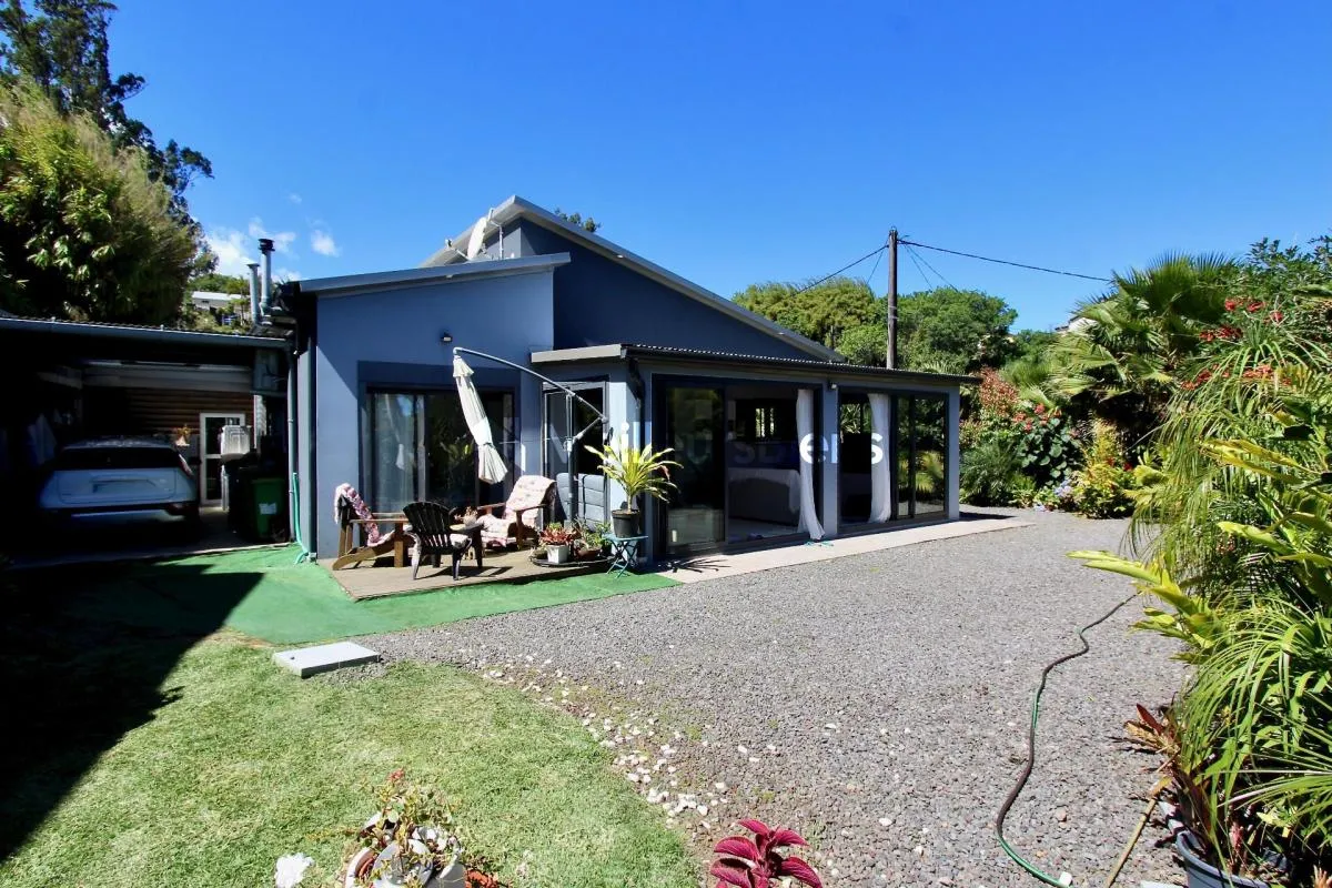 Petite-Île – Piton Goyaves 97429 - Maison contemporaine de 2020 de plain-pied sur 730 m² de terrain - 489 000 €