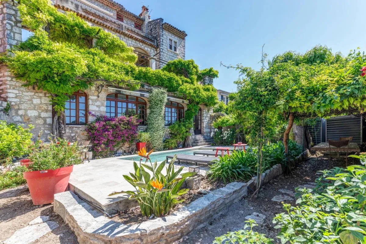 Demeure d’exception au cœur de Vence - vue mer, jardin paysager, piscine chauffée, garage motorisé