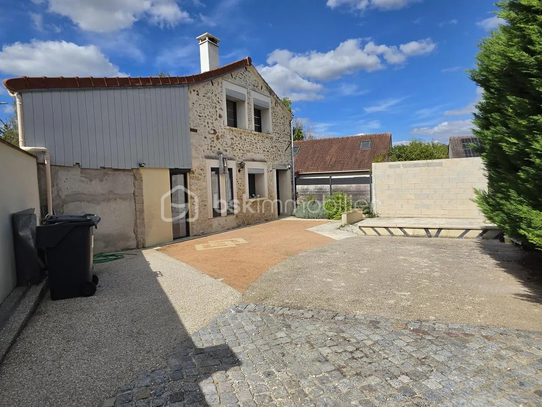 DAMMARTIN-SUR-TIGEAUX, MAISON AVEC GRANDE COUR, 2 CHAMBRES