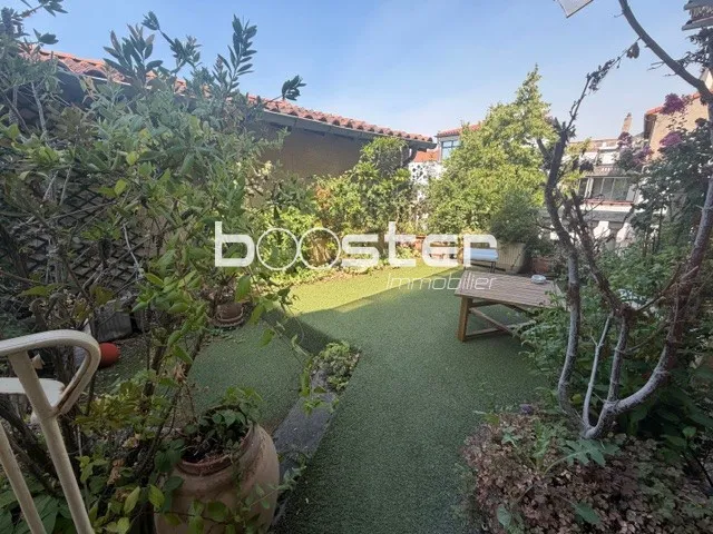 Charme de l’ancien au cœur des Minimes, Duplex traversant à rénover avec terrasse et garage –