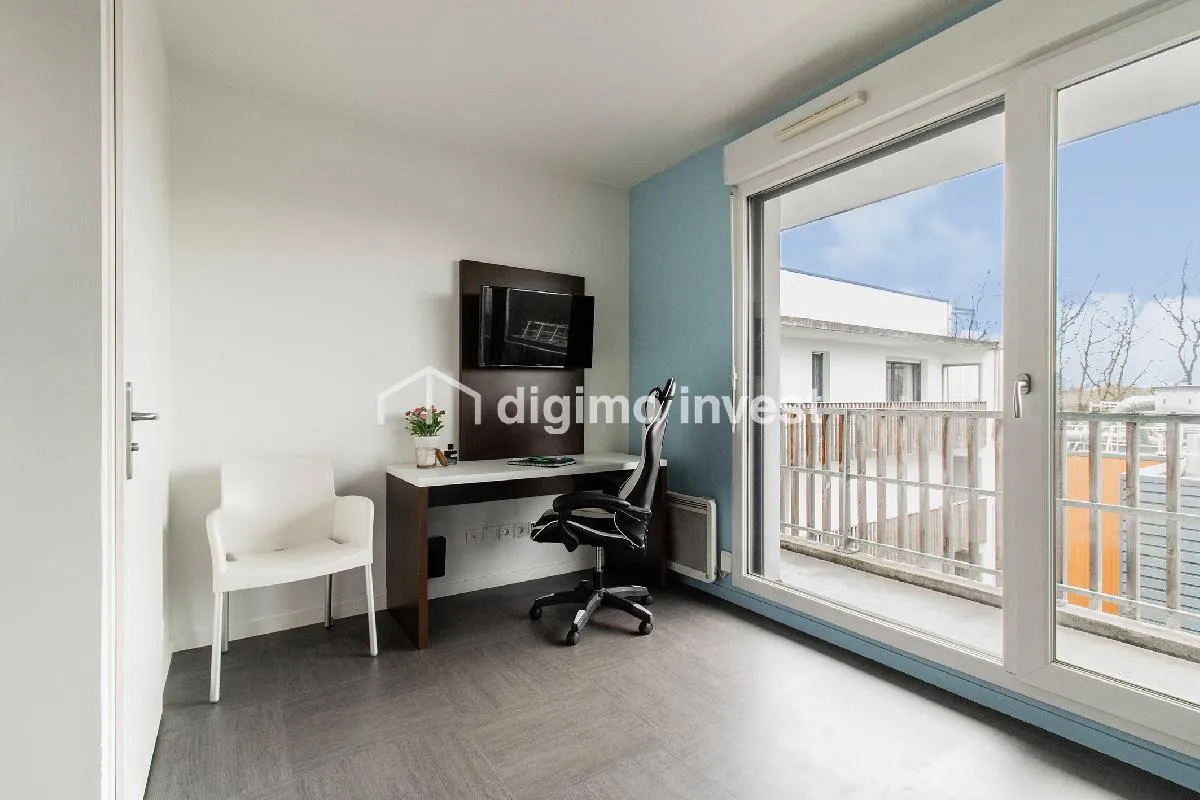 Studio vue dégagée avec porte-fenêtre - dernier étage