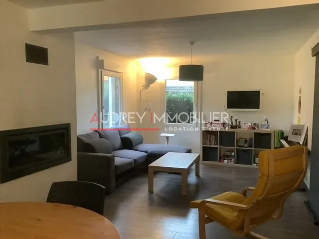 Superbe maison semi-individuelle située dans un secteur résidentiel, prisé et recherché