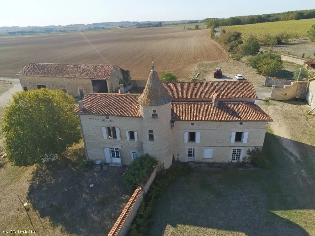 Magnifique Ancienne Logis Avec Grand Potentiel