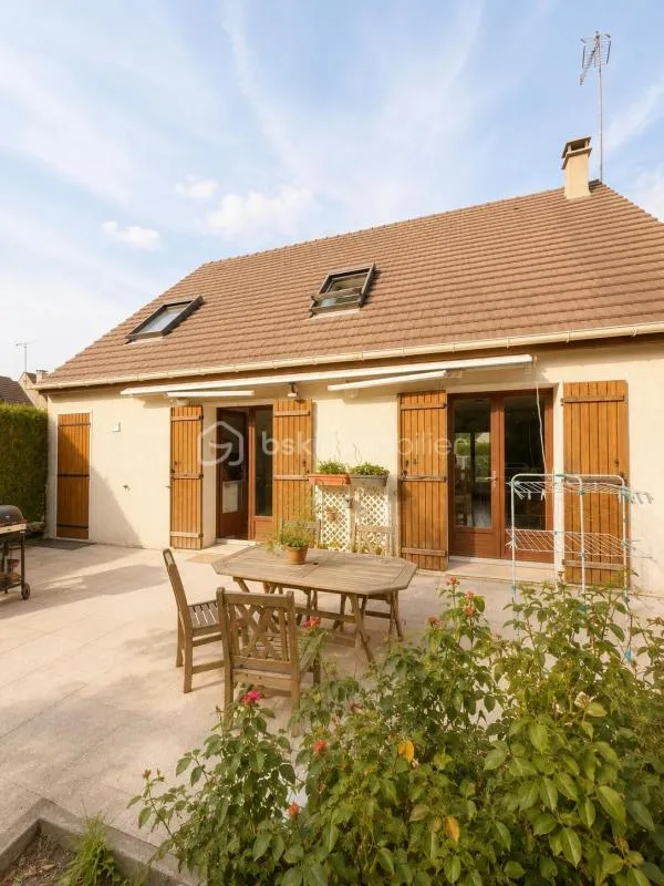 Maison familiale 98 m² avec garage, chalet et jardin de 777 m² — Chaumont-en-Vexin