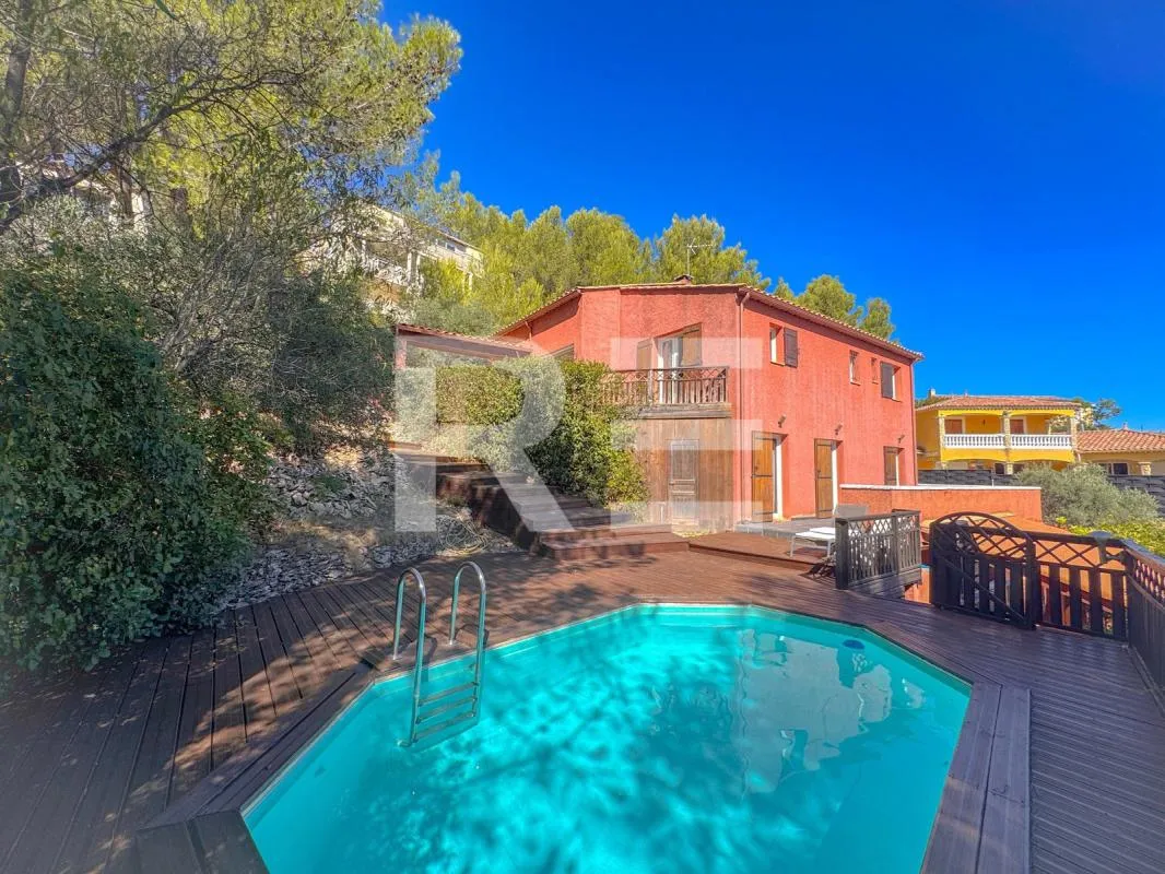 BEAUCAIRE – VILLA ATYPIQUE AVEC PISCINE ET BEAUX VOLUMES