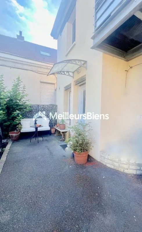 VIARMES_T2 de 35,5 m² avec cour et parking